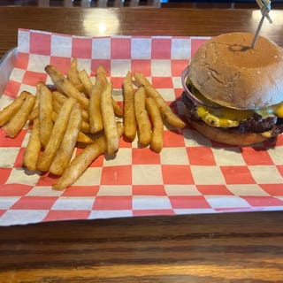 LUNCH Cheeseburger
